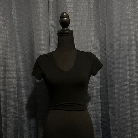 Wild Fable Black V-Neck Crop Top - Picture 1 of 3